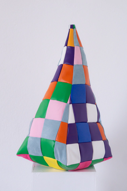 Pylons Latina III - Theresa Hattinger