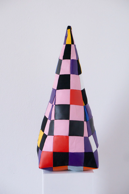 Pylons Latina IV - Theresa Hattinger